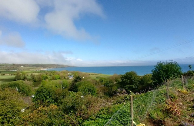 3-bedroom chalet with exquisite sea views in charming Ardmore with WiFi