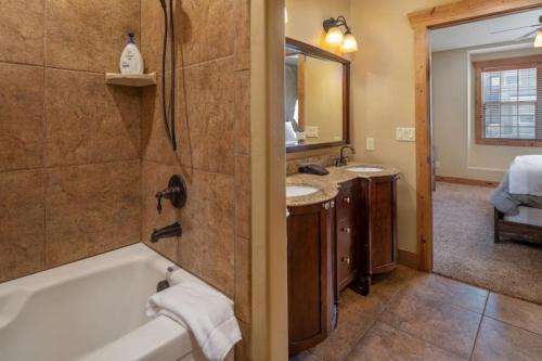 3 bedroom Condo 629 Valley Centre Drive Unit 3