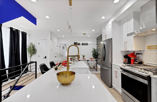 3-bedroom condo in charming Washington with AC, WiFi. Relax and enjoy
