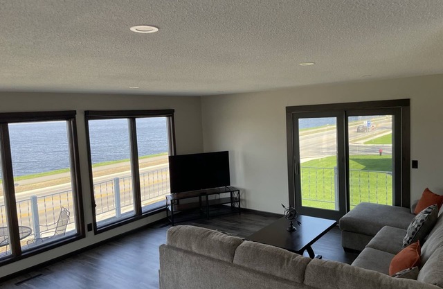 3 Bedroom Condo - Sleeps 6 (upper level)
