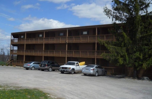 Condominio de 3 dormitorios en ladera en Winterplace Ski Resort con la comodidad del hogar