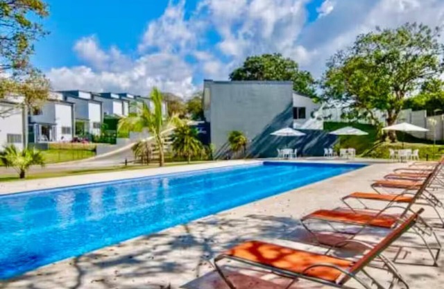 3 bedroom condo up to 6 people Pool Gym near San Jose. Alajuela near SJO Airport