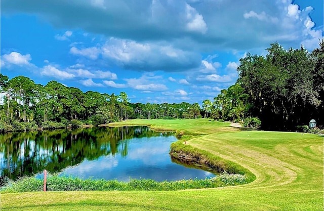3-bedroom condo Port Charlotte w/ WiFi, fitness, Golf, beach access, pool/spa.