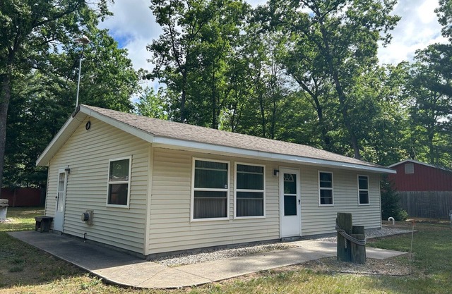 3 Bedroom Cottage near Wolf Lake in Baldwin Michigan.