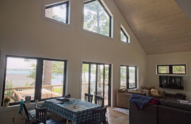 3-bedroom cottage with WiFi, AC at Big Star Lake, Near Hunting & Fishing