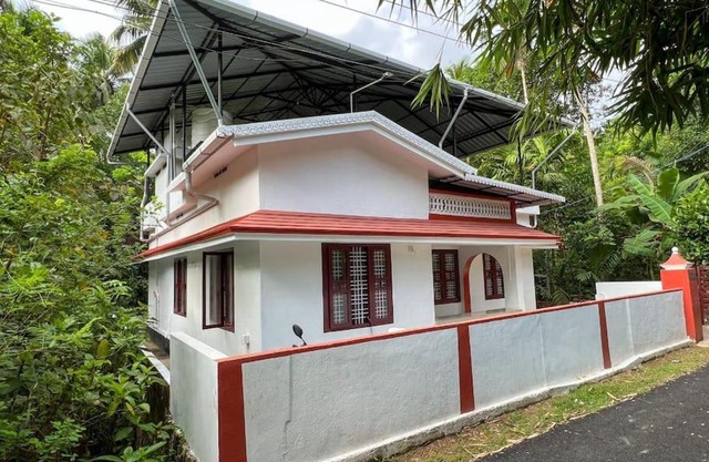 3 bedroom country home with a lush full backyard