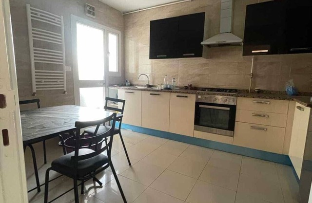 3-bedroom Cozy Apartment with Direct Airport View Soukra