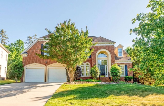 3 Bedroom Cozy, Comfy Home in the Queen City!!!!