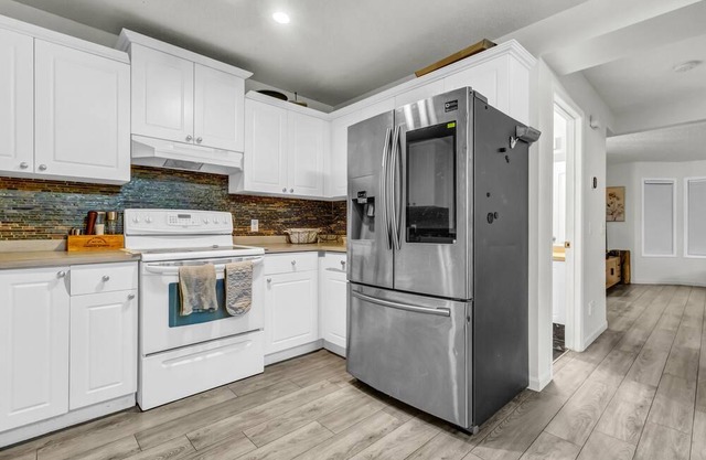3 Bedroom Cozy Family Room!