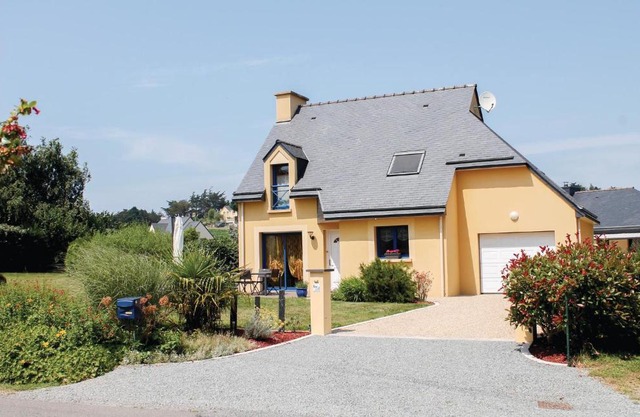 3 Bedroom Cozy Home In Lamballe-Armor