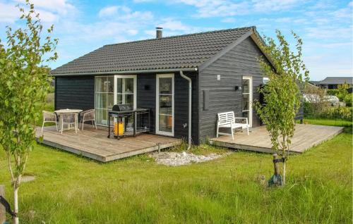3 Bedroom Cozy Home In Lundby