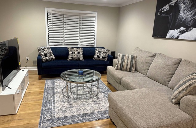 3-bedroom cozy home in wonderful Selden , Great location close to all.