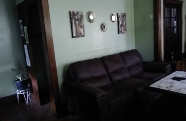 Dúplex de unidad inferior de 3 dormitorios Excelente ubicación