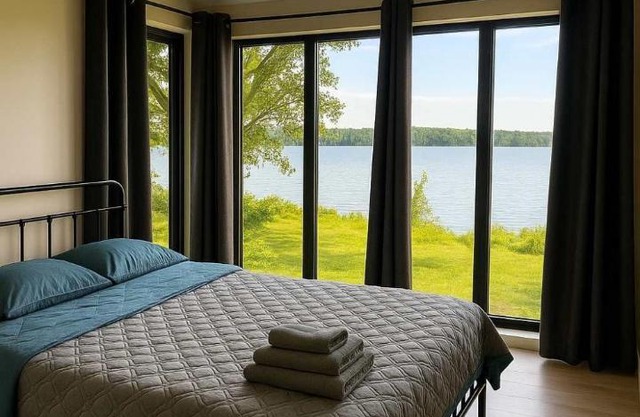 3-bedroom Englewood Lakefront Main House