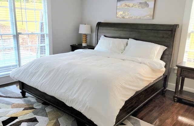 3 Bedroom ensuite Buckhead home with pool table