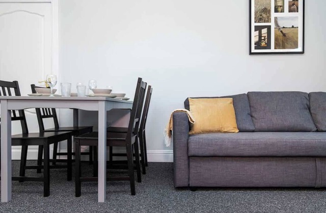 3 Bedroom Flat - Free Parking