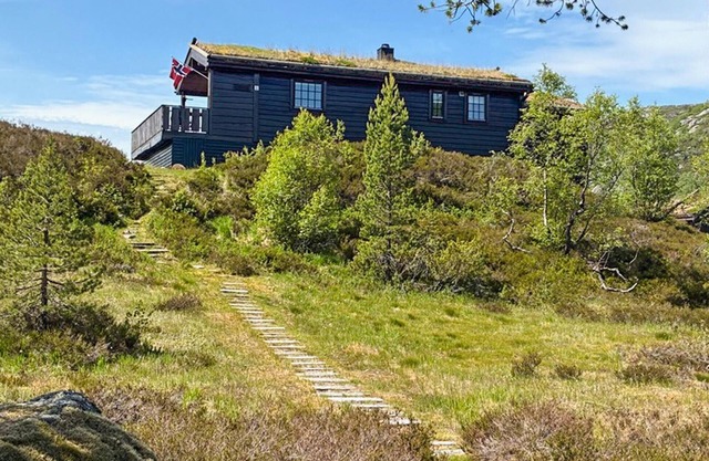 3 bedroom gorgeous home in Tjørhom