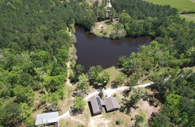 3-bedroom Hickory Hill Lodge on a Lake, Sleeps 12, Extra Living Space 2 Kitchens