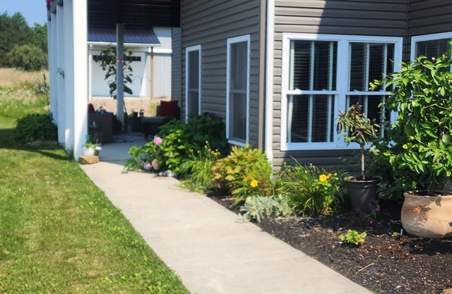 2bedroom townhome Centrally located to multiple Colleges and Cities Pet friendly