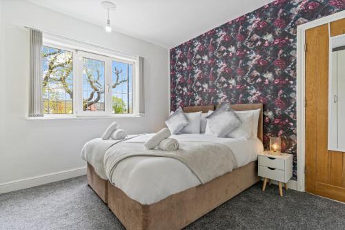 3 Bedroom Home 4-6 Beds Nr Solihull, Edgbaston, Digbeth, HS2 sites, NEC, M42 & Lots more- Central Birmingham-Driveway Fits 2 Vans