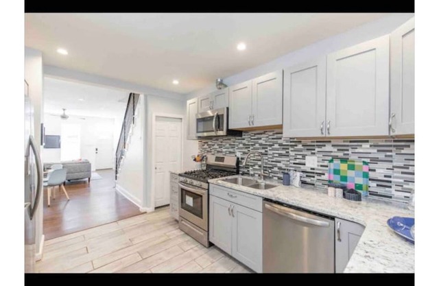 2 bedroom Home away from Home-with laundry/large outdoor deck
