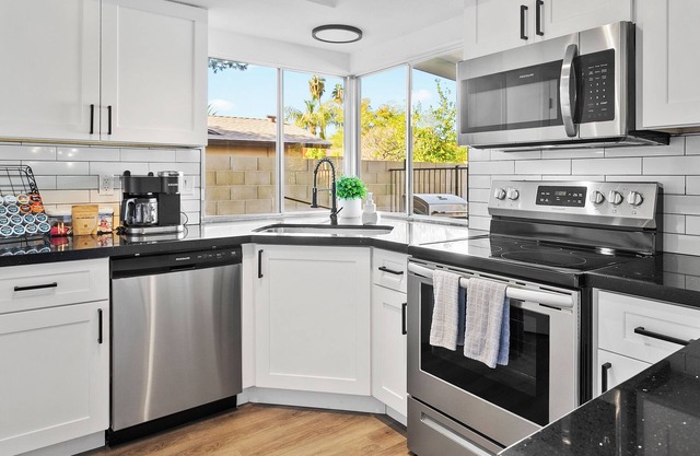 3 Bedroom Home in Scottsdale with Pool & Hot Tub
