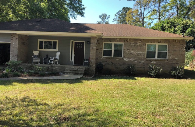 3-bedroom home in Tally with yard & garage, 4 miles from FSU, FAMU, & Capital