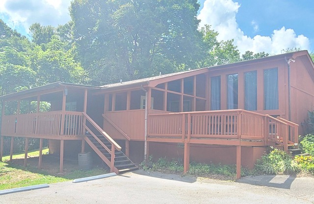 3 Bedroom Home - Only 10 Minutes From Downtown
