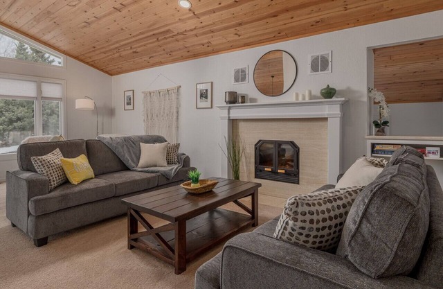 3 Bedroom Home sleeps 12