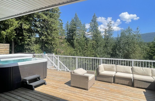 3-Bedroom home with hot tub