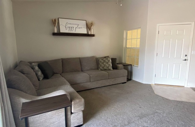 3-bedroom house in delightful Bullhead City with AC