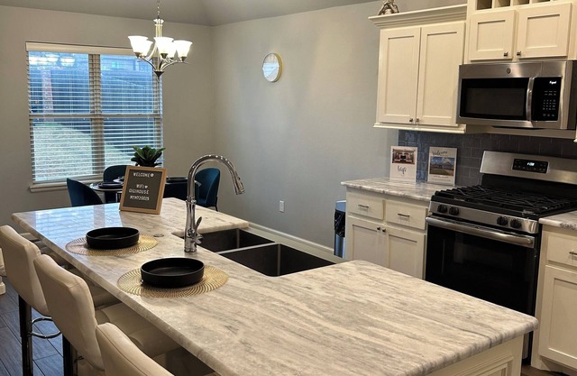 3-bedroom house in charming Oklahoma City with WiFi, AC