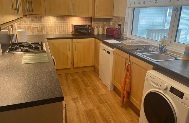 3 bedroom house ideal for contractors sleeps 6