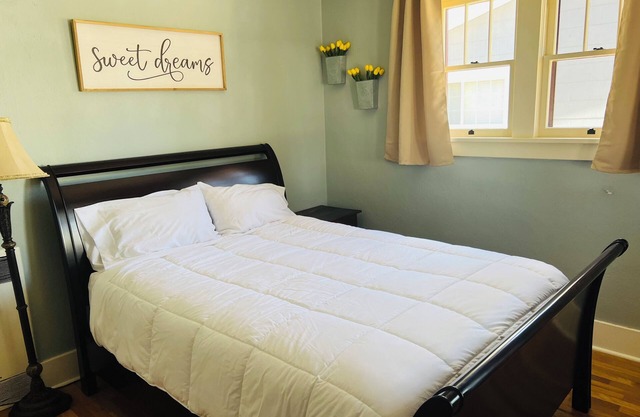 3-bedroom house in charming Louisville with Hot Tub steps from Main Street