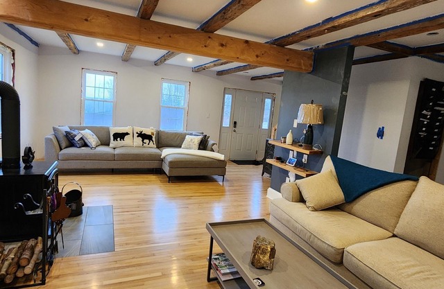 3-bedroom house in charming Sandy Cove, Digby neck. AC, WiFi. Enjoy a cozy stay.