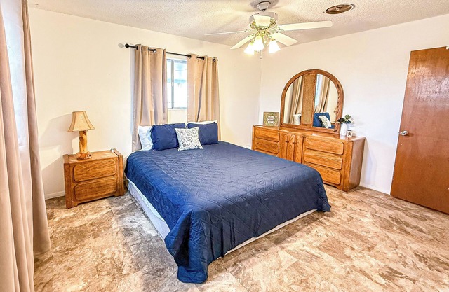 3-bedroom house in delightful Deming with WiFi, AC. Start your vacation now