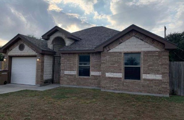 3-bedroom house in Edinburg with Wi-Fi & Cable. Enjoy your stay!