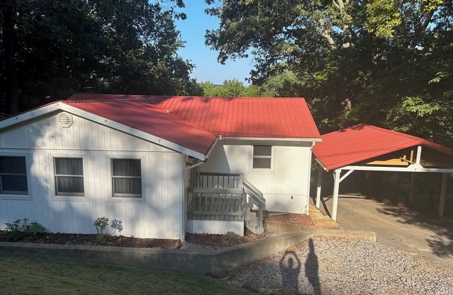 3-bedroom house in fabulous Eddyville with high speed internet.