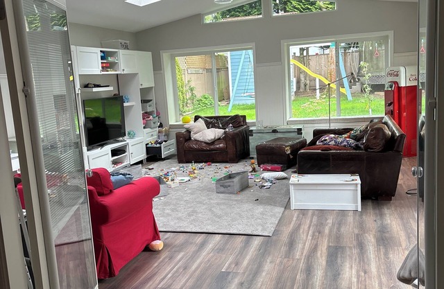 3-bedroom house in fantastic South Surrey / White Rock - big yard, fitness room