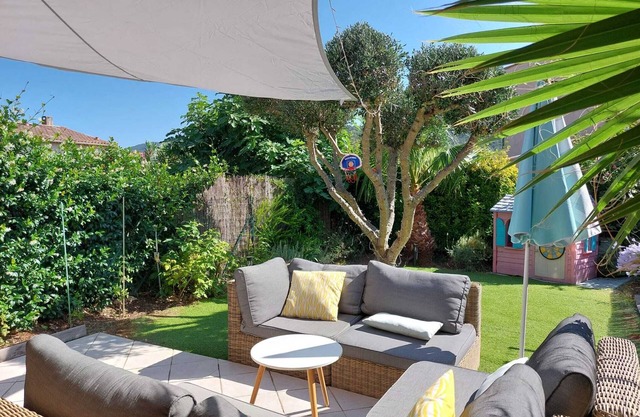 3 bedroom house in La Môle, Gulf of Saint Tropez in residence with swimming pool