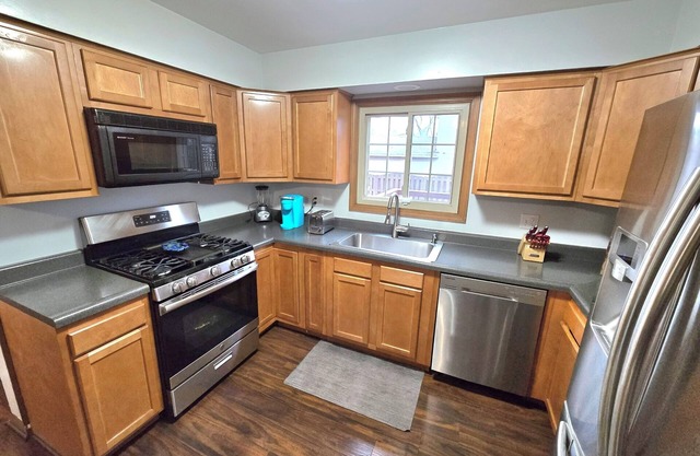3-bedroom house in lovely Aurora with AC, WiFi. Enjoy your stay