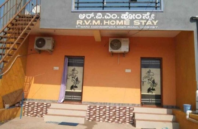 3-bedroom House in lovely Hampi with AC, WiFi and 3 parking space available