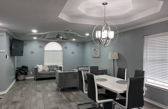 3-bedroom house in North Laredo with AC, WiFi kitchen equipped