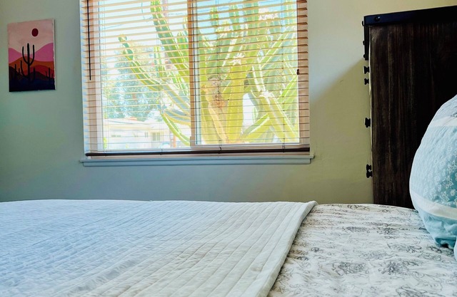 3-bedroom house in serene San Diego with WiFi- Great Location!