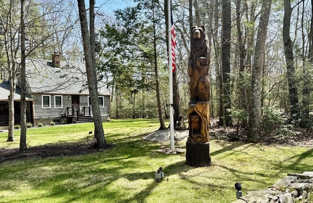 3-bedroom house in serene Cape Neddick Maine WiFi, AC. Enjoy some peace & quiet
