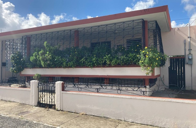 3-Bedroom House in Superb San Juan with AC, WiFi and more. Family-friendly.