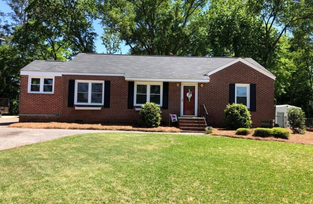 3-bedroom house in terrific Augusta with AC, WiFi. Enjoy a relaxing stay