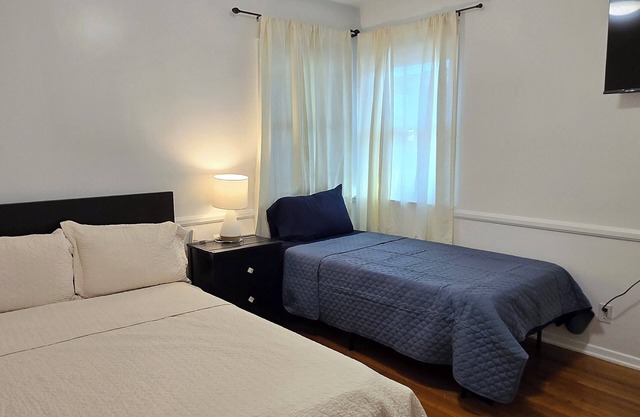 3-bedroom house in peaceful Midway City near Disneyland