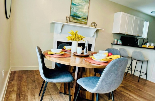 3-bedroom house in lovely SA with AC, WiFi. Short Commute to Top Attractions.