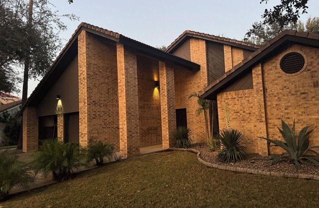 3-bedroom house in welcoming Mission with AC, WiFi. Enjoy your stay